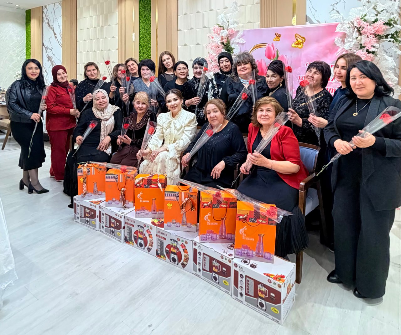 8-mart — Xalqaro xotin-qizlar bayrami munosabati bilan Trust Standart Eco kompaniyasida samarali mehnat qilib kelayotgan bir guruh ayol xodimalar e’tirof etildi. - 5